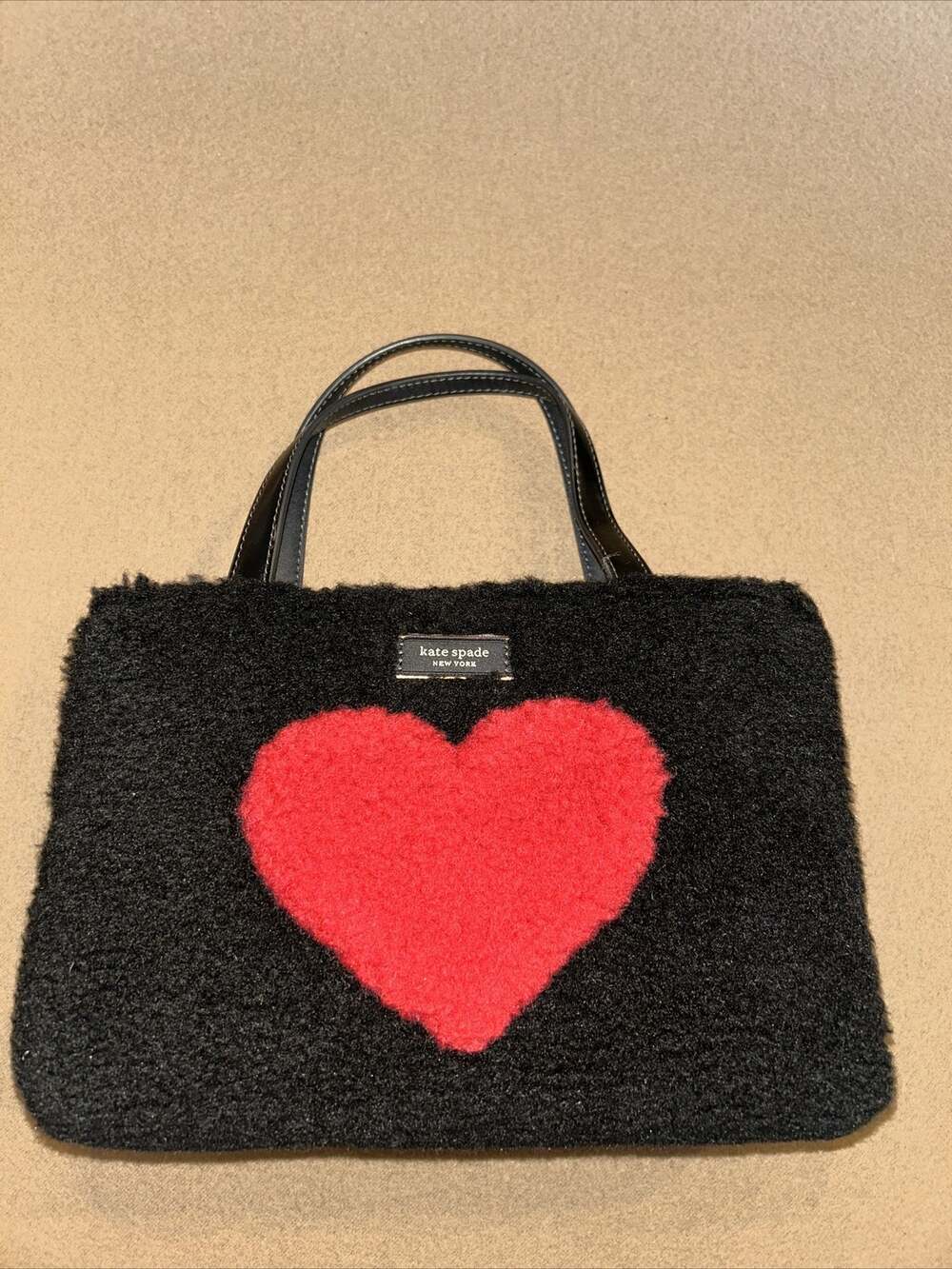KATE SPADE FAUX FUR SHEARLING SAM ICON INTARSIA SMALL HEART TOTE